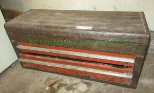 lot 12 image: Vintage tool box full of tools