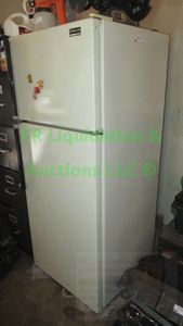 lot 13 image: Absocold medium size refrigeratorfreezer model AR111CA10R, 24 x 24 x 58