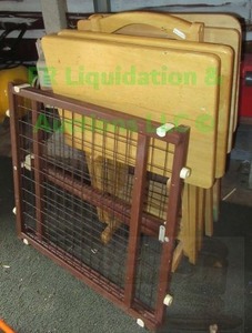 lot 31 image: Solid wood serving tray stand set and safety gate