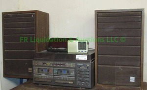 lot 73 image: Soundesign dual cassette AMFM stereo with turn table and Magnavox speakers plus