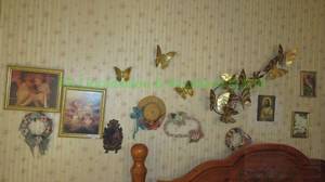 lot 245 image: Wall decor as shown