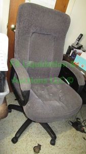 lot 198 image: Standard rolling office chair