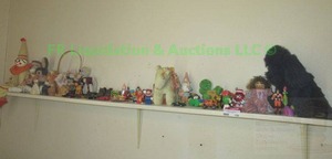 lot 156 image: Assorted collectible toys