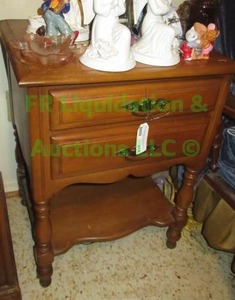 lot 214 image: Sumter cabinet company occassional table