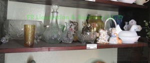 lot 116 image: Assorted glass and ceramic ware collectibles