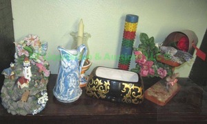 lot 122 image: Ceramic and glass collectibles
