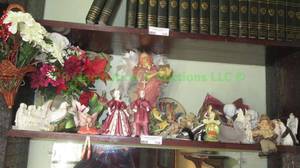 lot 134 image: Assorted collectible figurines plus