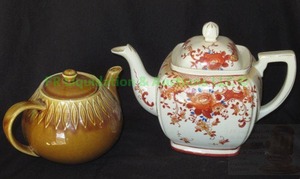 lot 128 image: Vintage post war Japan ceramic tea pots