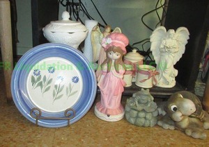 lot 143 image: Assorted ceramic collectibles plus