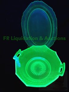 lot 119 image: Vintage Uranium oxide glass ware including serving bowl and platter