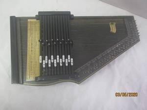 lot 14 image: AUTOHARP BY OSCAR SCHMIDT