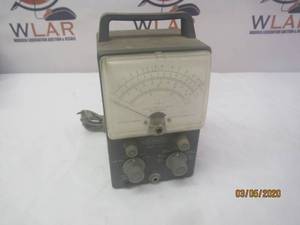lot 22 image: VACUUM TUBE VOLTMETER HEATH KIT V-71