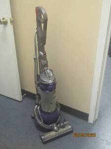 lot 25 image: DYSON DC25