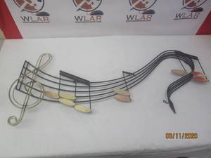 lot 76 image: MUSICAL NOTE WALL DECOR 42 IN LENGTH