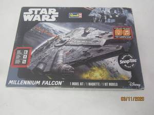 lot 82 image: REVELL STAR WARS MILLENNIUM FALCON MODEL KIT