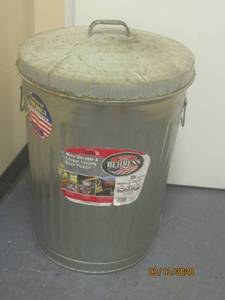 lot 93 image: BEHRENS HIGH GRADE STEEL 20 GALLON GALVANIZED STEEL UTILITY CAN
