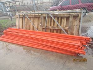 lot 114 image: 14 PALLET RACKING CROSS BEAMS 12FT LONG AND 1 UPRIGHT 10FT TALL