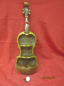 lot 118 image: VINTAGE 22 CHALKWARE 3-SHELF WALL HOME DECOR&nbspNEED REPAIR SEE PIC&nbsp