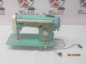 lot 127 image: VINTAGE FLEETWOOD DELUXE AUTOMATIC ZIG ZAG 767-B SEWING MACHINE