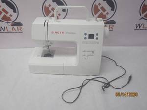 lot 128 image: SINGER 7444 SEWING MACHINE&nbspNO PEDAL