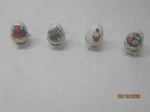 lot 151 image: VINTAGE EGG SHAPE BOITE BIJON TRINKETS FLORAL DESIGN&nbsp