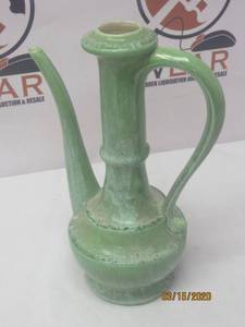lot 156 image: 13 GREEN VINTAGE CERAMIC WATER POURERPITCHER