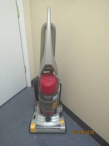 lot 170 image: BISSELL VACUUM CLEANER 52C2-1