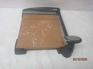 lot 184 image: X-ACTO HEAVY DUTY SQUARE WOOD PAPER TRIMMER STEEL BLADE&nbsp
