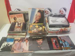 lot 190 image: PYLE PRO PLTTB2U PROFESSIONAL BELT DRIVE TURNTABLE &amp 100 VINYL RECORDS&nbsp