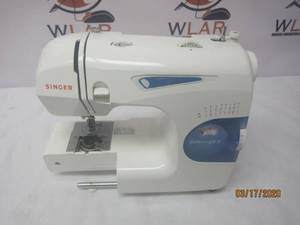 lot 226 image: SINGER FEATHER WEIGHT 2 MODEL 117 NO POWER CORDS