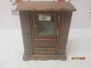 lot 247 image: TABLE TOP JEWELRY BOX&nbsp