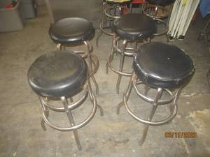 lot 267 image: LOT OF 4 BAR STOOLS
