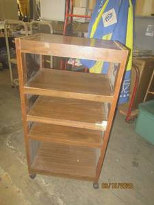 lot 273 image: ROLLING REPCEPTIONIST CART 23X17X44 TALL