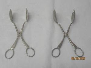 lot 307 image: TOTAL OF 2 ITALY SILVER PLATED SALAD TONGS&nbsp
