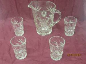 lot 316 image: VINTAGE PRESCUT CLEAR&nbsp HOCKING DEPRESSION GLASS WATER PITCHER WITH 4 DRINKING GLASSES&nbsp