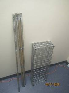 lot 333 image: WIRE MESH SHELF STANDS 4FT TALL