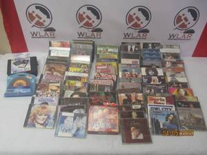 lot 366 image: 100 PLUS MUSIC CDS IN ORIGINAL CASE WITH CD ORGANIZER DIGITAL VINYL CD-R 10 PACK&nbsp