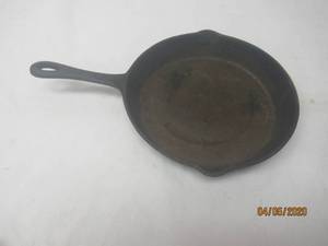 lot 369 image: CAST IRON SKILLET&nbsp