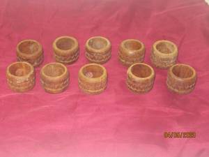 lot 380 image: TOTAL OF 10 CARVED WOOD QUALITY MARK MADE IN INDIA NAPKIN RINGS&nbsp