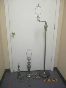 lot 381 image: TOTAL OF 3 CHROME LAMPS&nbsp2 TABLE TOP LAMPS&nbsp1 FLOOR LAMP&nbsp