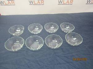 lot 385 image: TOTAL OF 8 ARCOROC FRANCE VINTAGE GLASS 5 INCH GLASS BOWLS&nbsp