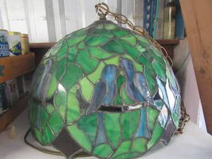 lot 2 image: TIFFANY STYLE HANDMADE STAINED GLASS HANGING LAMP