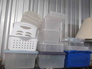 lot 20 image: PLASTIC BOXES TOTES AND BASKETS SOME WITH TOPS OTHERS NOT
