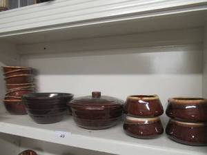 lot 23 image: OVEN-PROOF STONEWARE COLLECTION HULL, MAR-CREST AND McCOY