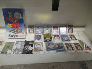 lot 28 image: SPORT CARD COLLECTION INCLUDING FLAIR BASEBALLS, KAYO BOXING, HIT FOOTBALL CARDS AND MORE