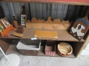 lot 29 image: KITCHEN WALL DECOR AS SHOWN AND CLOTH LINED BASKETS