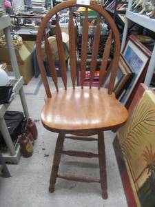lot 33 image: WOODEN CHAIR WITH SWIVEL SEAT 24 FROM FLOOR TOP OF CHAIR BACK IS 42