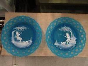 lot 42 image: CIRCA 1970S WESTMORELAND GLASS COMPANY ARTIST SIGNED LATTICE BLUE HAND PAINTED DECORATIVE PLATE OF BOY FISHING WITH HIS DOG AND GIRL SWINGING WITH HER DOG