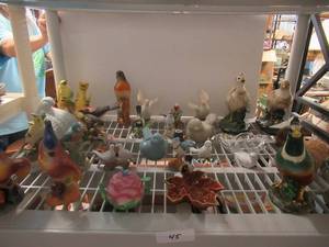 lot 45 image: VERY NICE COLLECTION OF DECORATIVE BIRD FIGURINES