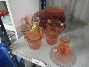 lot 61 image: VINTAGE ARCOROC FRANCE PINK SWIRL DINNER SET WITH CENTER PIECE CANDLE HOLDER SERVICE FOR 6